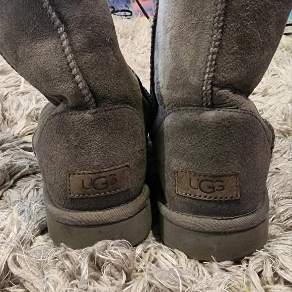 Grey Uggs 8 - Picture 3 of 3